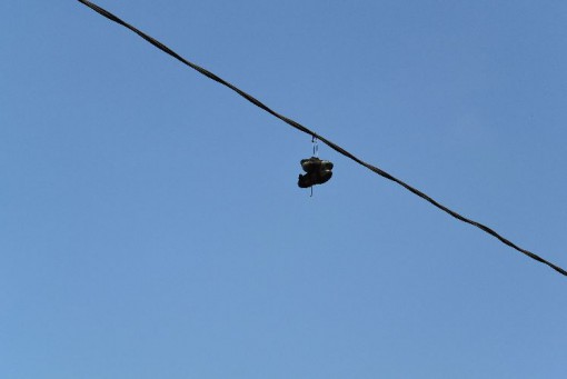 Albese, scarpe volanti, shoefiti, giugno 2013 (2)
