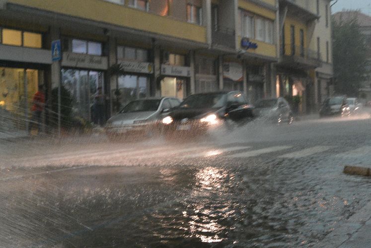 Vento, pioggia e grandine disagi anche sulla linea ferroviaria