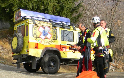 Soccorso-Alpino-recupero--jeep-e-uomini