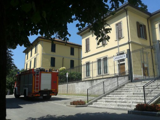 vigili del fuoco dai carabinieri di erba2