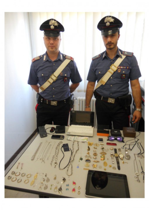 carabinieri con refurtiva