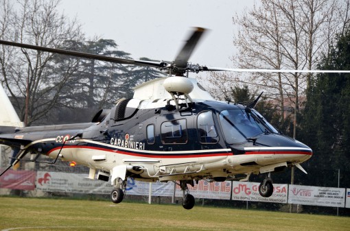 COSTA MASNAGA = SERVIZIO COORDINATO DA PARTE DELLA COMPAGNIA DELL' ARMA DEI CARABINIERI DI MERATE CON POSTI DI BLOCCO ( POSTO DI BLOCCO ) IN BRIANZA E UTILIZZO DELL' ELICOTTERO DI ULTIMA GENERAZIONE " NEXUS "