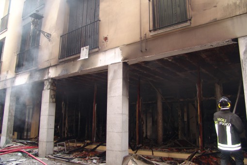 incendio-negozio-oggiono-14-agosto-2013-19-510x340