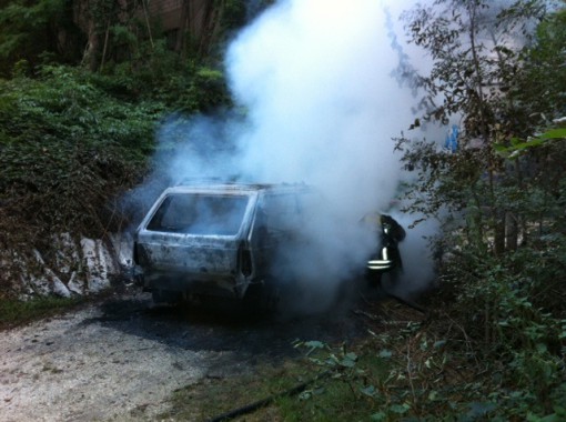 Auto bruciata Monguzzo settembre 2013 (3)