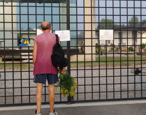 cimitero chiuso per trasferimento salma Battisti