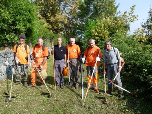 Protezione civile di Albavilla pulizia dei sentieri di Carcano settembre 2013 (1)