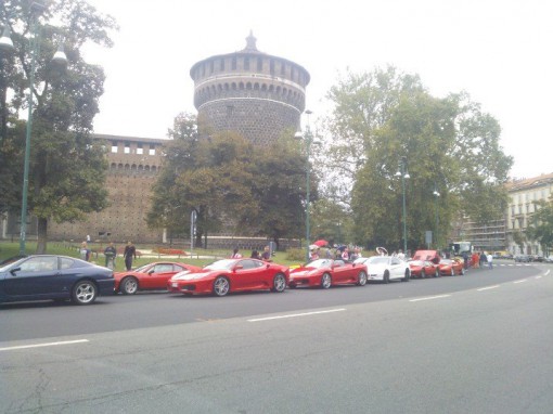 Scuderia Ferrari club Erba al castello sforzesco a milano settembre 2013 (1)