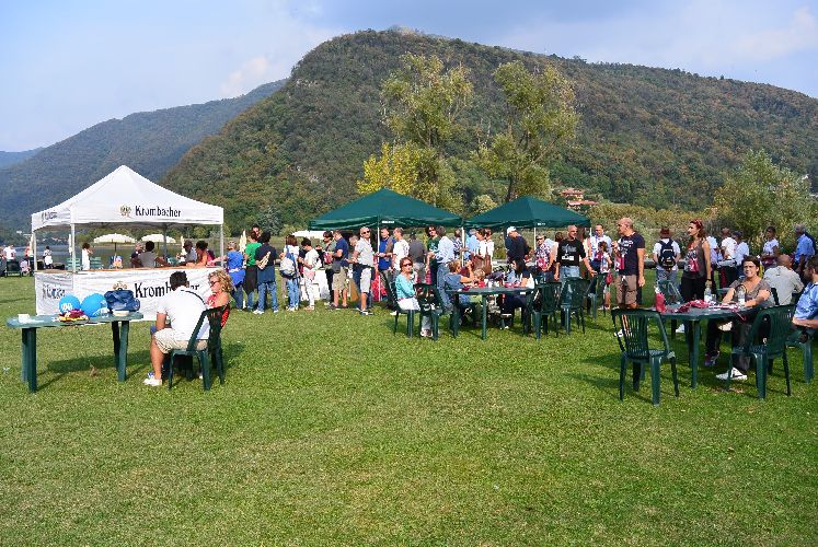 persone chon la bicicletta in gir