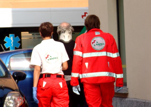 rapina in posta - Bosisio 21 settembre 2013 - direttore picchiato e soccorso dai sanitari