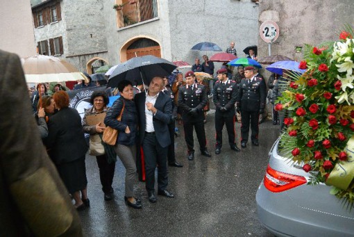 Funerale Caslino Andrea Lunari carabiniere di Longone morto incidente a Sormano ottobre 2013 (10)