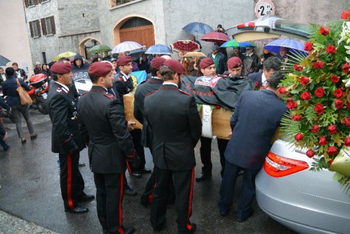 Funerale Caslino Andrea Lunari carabiniere di Longone morto incidente a Sormano ottobre 2013 (6)