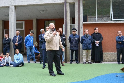 Ponte inaugurazione giardino scuole con targa per Graziano Vanossi ottobre 2013 (6)