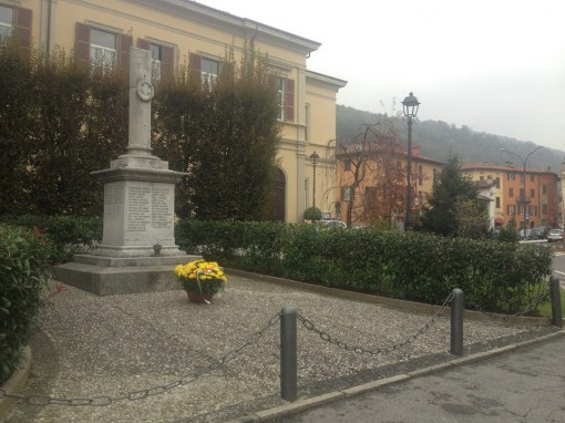 Alpini Albavilla lavori al cimitero e ai monumenti ai caduti novembre 2013 (1)