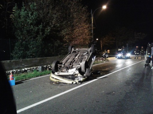 Incidente Ponte Lambro auto ribaltata novembre 2013 (4)