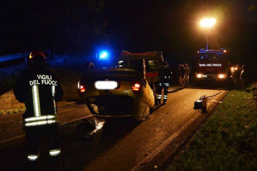 Incidente Ponte Lambro auto ribaltata novembre 2013