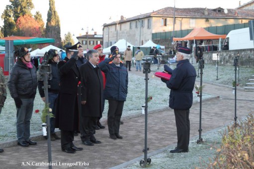 Alzabandiera e cerimonia per Luca Tanzi, agente morto in sardegna lurago (5)
