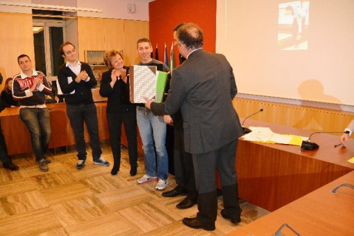 Attestati di riconoscenza, premiazioni comune Erba, dicembre 2013, davide arenare