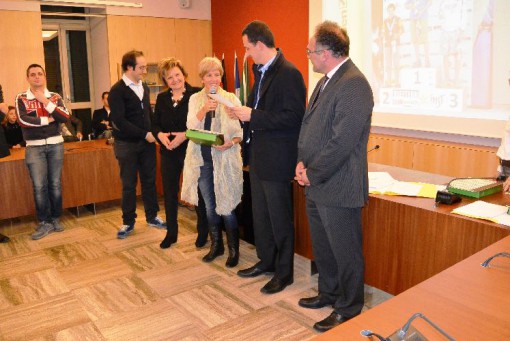 Attestati di riconoscenza, premiazioni comune Erba, dicembre 2013, donzilia cardoso lopes