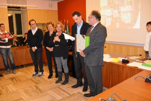 Attestati di riconoscenza, premiazioni comune Erba, dicembre 2013, nicoletta rusconi