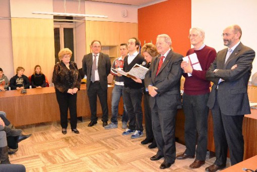 Attestati di riconoscenza, premiazioni comune Erba, dicembre 2013, universita della terza eta