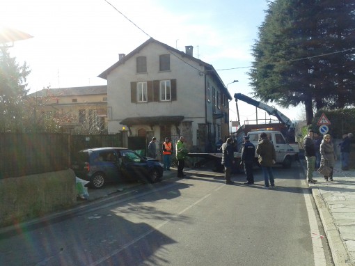 Incidente Erba via Alserio auto contro trattore dicembre 2013 (2)