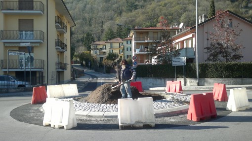 Rotonda Lezza Ponte Lambro dicembre 2013