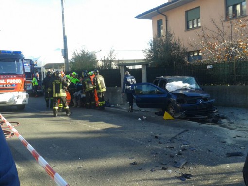 incidente erba via Alserio auto trattore (4)