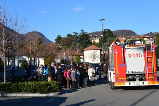 Brucia palo della luce scuola di arcellasco evacuata e black-out erba febbraio 2014 (1)