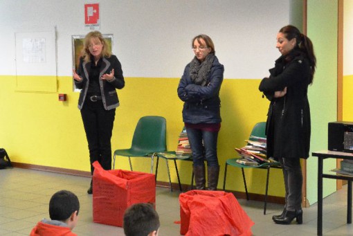 Consegna libri scuola Merone febbraio 2014 (25)