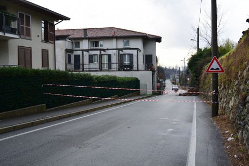 Inverigo muro crollato via Roma chiusa febbraio 2014 (1)