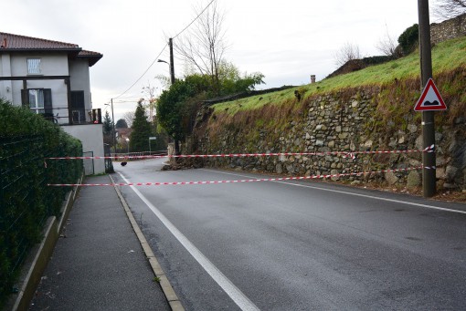 Inverigo muro crollato via Roma chiusa febbraio 2014 (2)