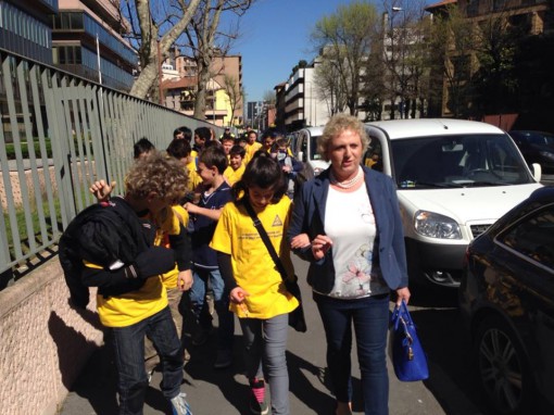 Alzate alunni in visita con Daniela Maroni a Milano marzo 2014 (2)
