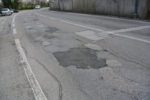 Buche Erba via Volontari della liberta (5)