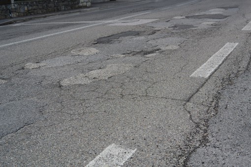 Buche Erba via Volontari della liberta (7)