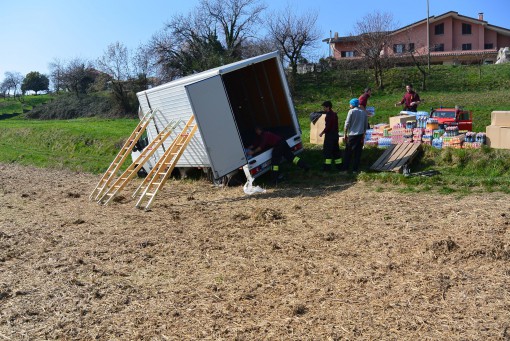 Camion incastrato a Orsenigo marzo 2014 (4)