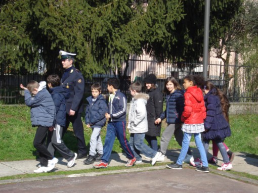 Corso educazione stradale scuola Lambrugo marzo 2014 (1)