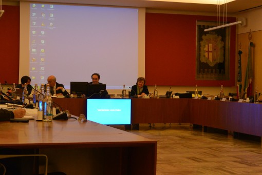 Sistema di intervento e voto in consiglio comunale Erba marzo 2014 (2)