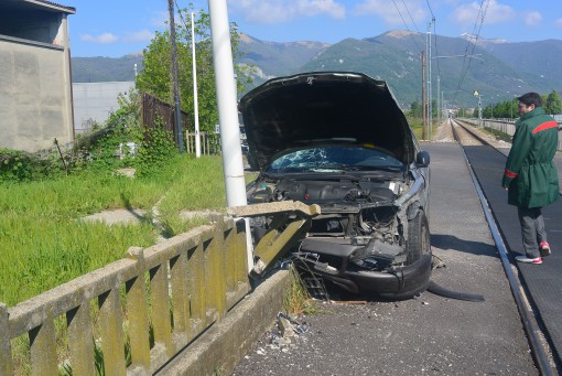 Auto contro treno Erba aprile 2014 (6)