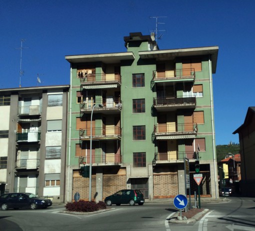 Largo Manzoni Ponte Lambro aprile 2014 (2)