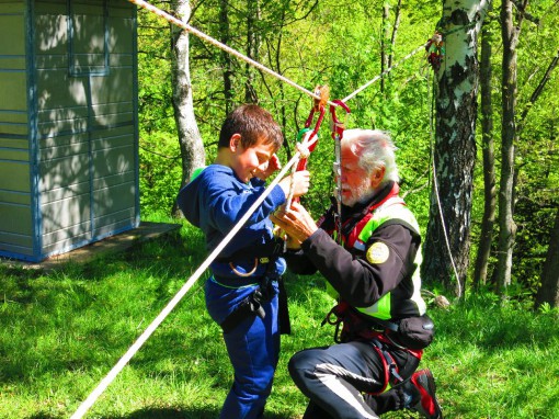Alunni elementari Suello lezione soccorso alpino montagna (23)