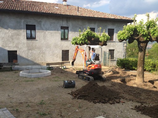 Lavori in corso area esterna asilo Carcano maggio 2014 (14)