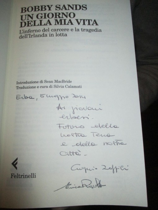 erica rivolta ed eugenio zoffili regalano libro su bobby sands (2)