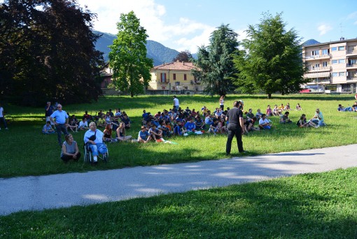 Maxi-schermo a Erba parco Majnoni partita mondiali calcio giugno 2014 (1)