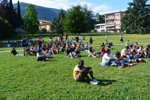 Maxi-schermo a Erba parco Majnoni partita mondiali calcio giugno 2014 (3)