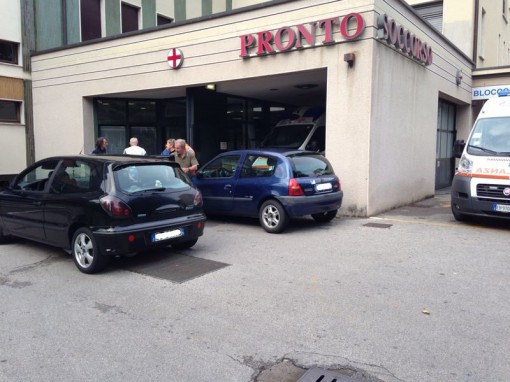 Pronto soccorso auto ostacola ambualanza giugno 2014 erba