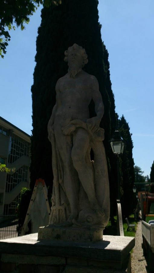 Statue vialetto dei cipressi Erba donate dalla classe del 1964 giugno 2014 (2)