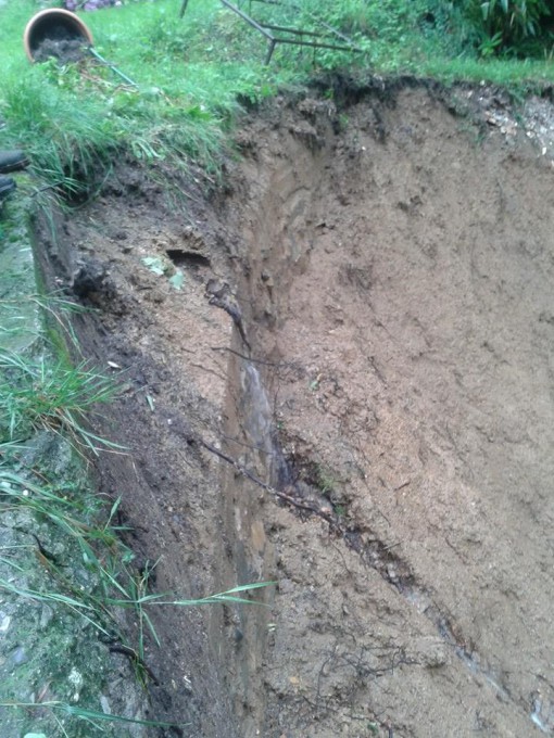Frana Albavilla, isolata localita Fossana Albese luglio 2014 (4)