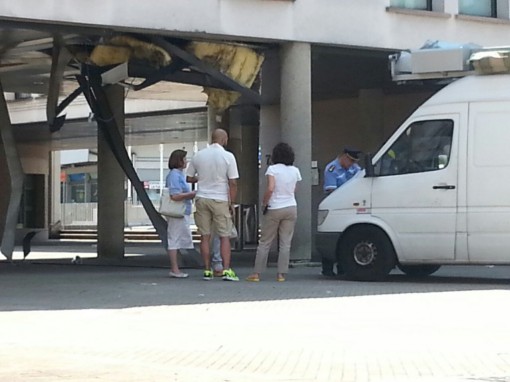 Incidente via Turati colpito il portico luglio 2014 Erba (1)
