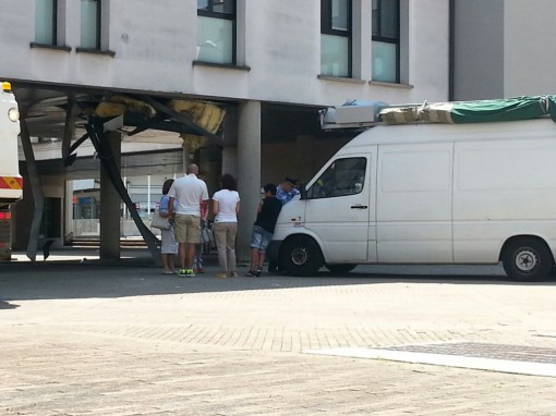 Incidente via Turati colpito il portico luglio 2014 Erba (2)