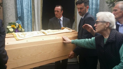 magreglio, funerali don luigi farina, santuario del ghisallo (11)
